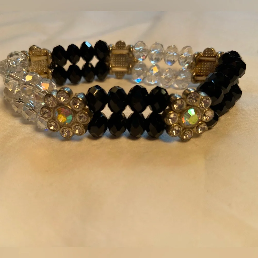 Bracelet‎ Rhinestones, crystal, black beads, strung on elastic